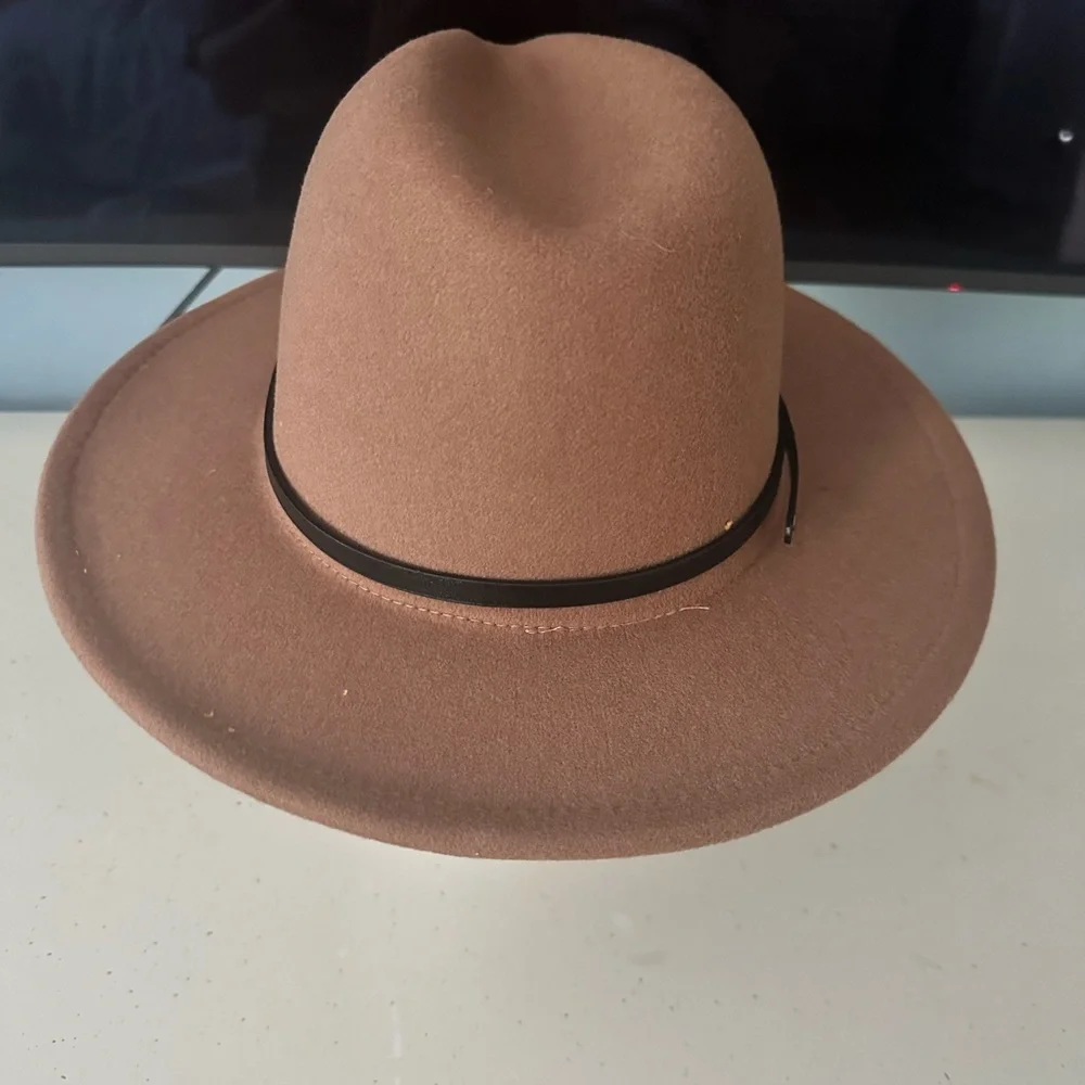 Women’s hat - Picture 10 of 10